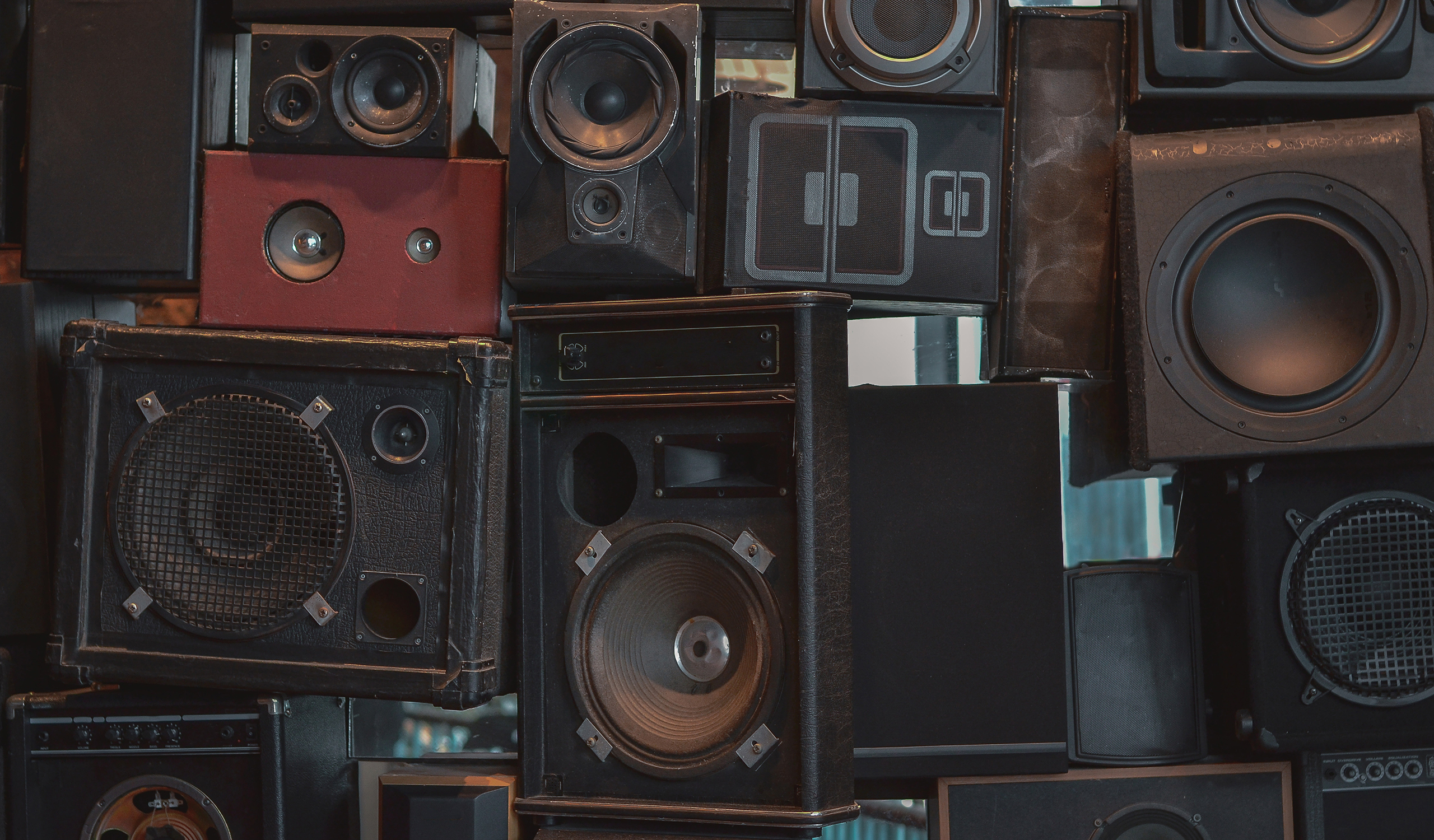 The Impact of Intrusive Audio and Video on Website Visitors